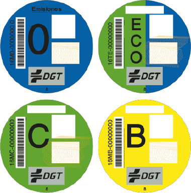 Los cuatro distintivos ambientales de la DGT: 0 emisiones (azul), ECO (verde y azul), C (verde) y B (amarillo).